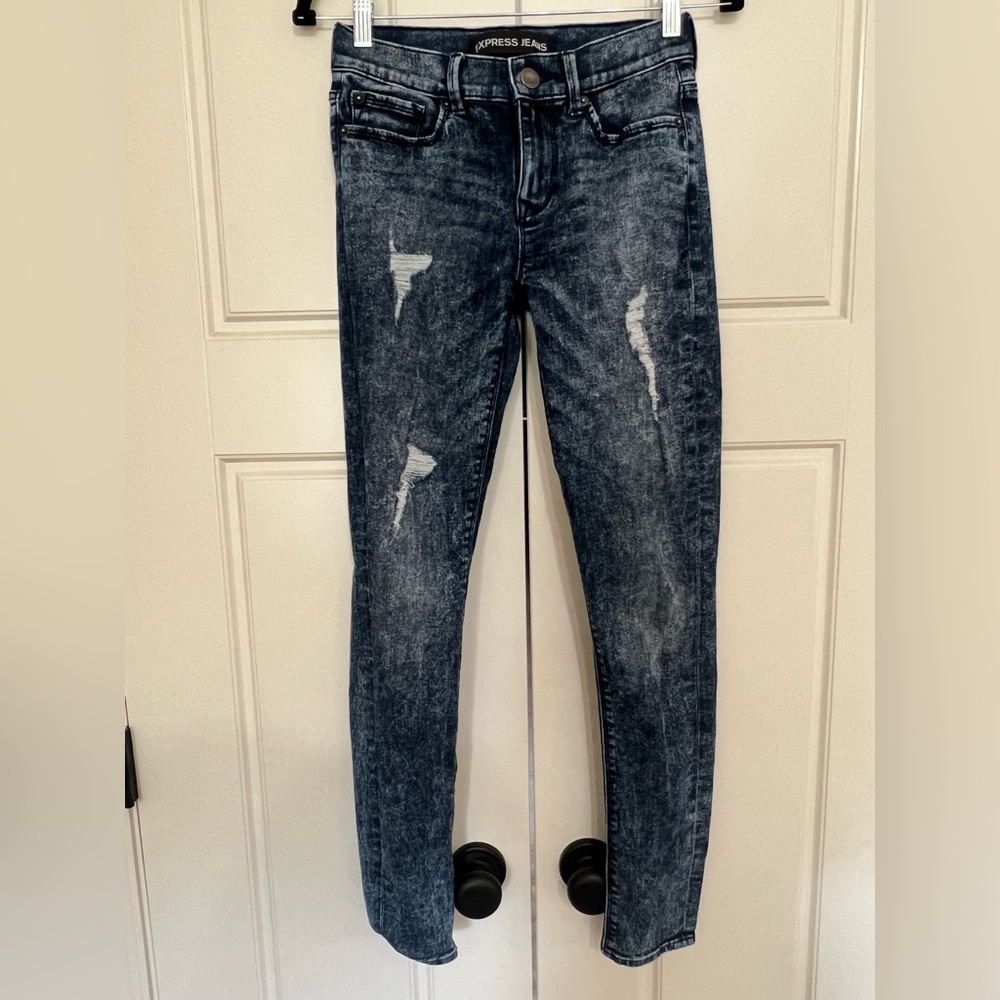 EXPRESS Acid Wash Ripped Legging Jean